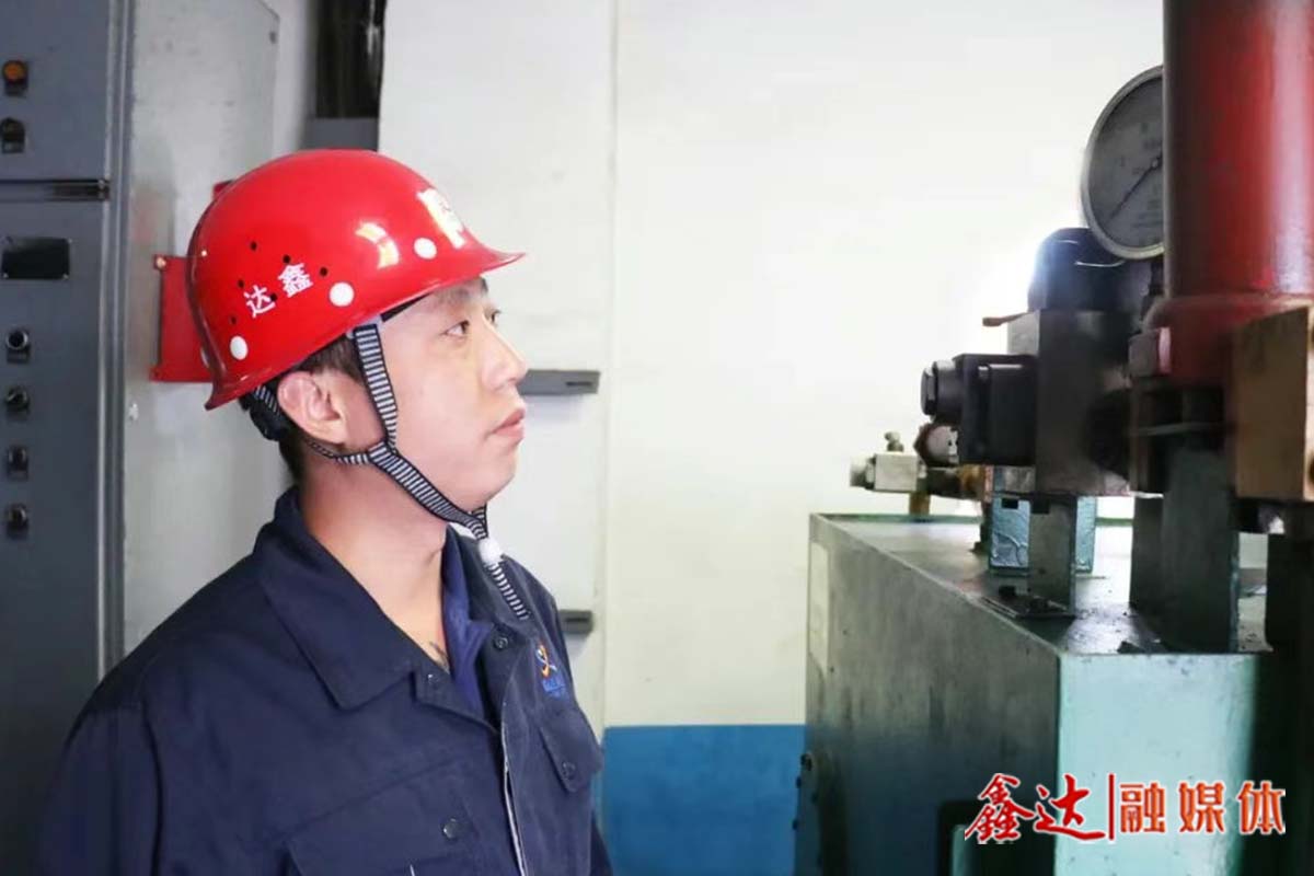 UG环球官网故事丨沈征：胸藏浩气驭风势，汗浸青衫铸铁魂！