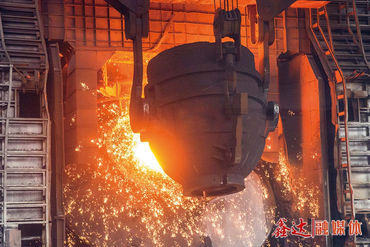 挂帅赛马丨挡火门改造、中间包提温，炼钢厂齐心抠效益！